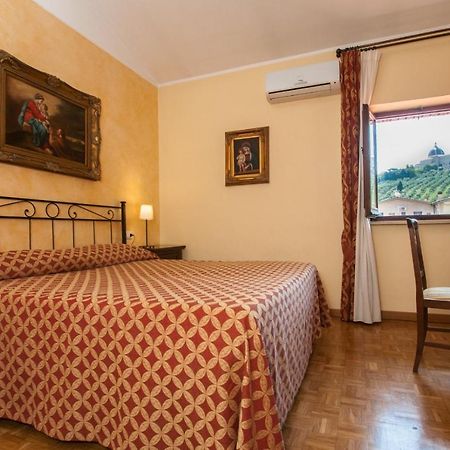 Hotel La Vecchia Fattoria à Loreto Extérieur photo