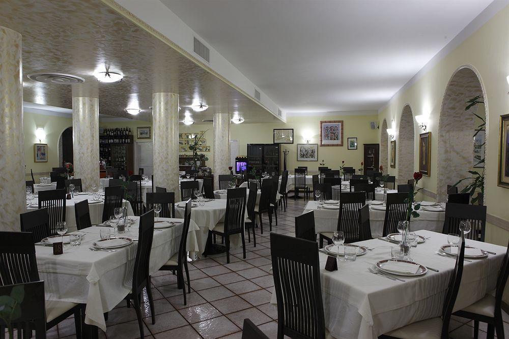 Hotel La Vecchia Fattoria à Loreto Extérieur photo