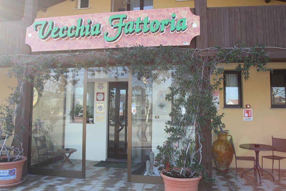 Hotel La Vecchia Fattoria à Loreto Extérieur photo