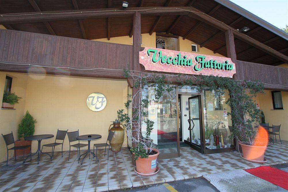 Hotel La Vecchia Fattoria à Loreto Extérieur photo