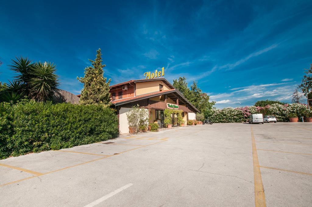 Hotel La Vecchia Fattoria à Loreto Extérieur photo