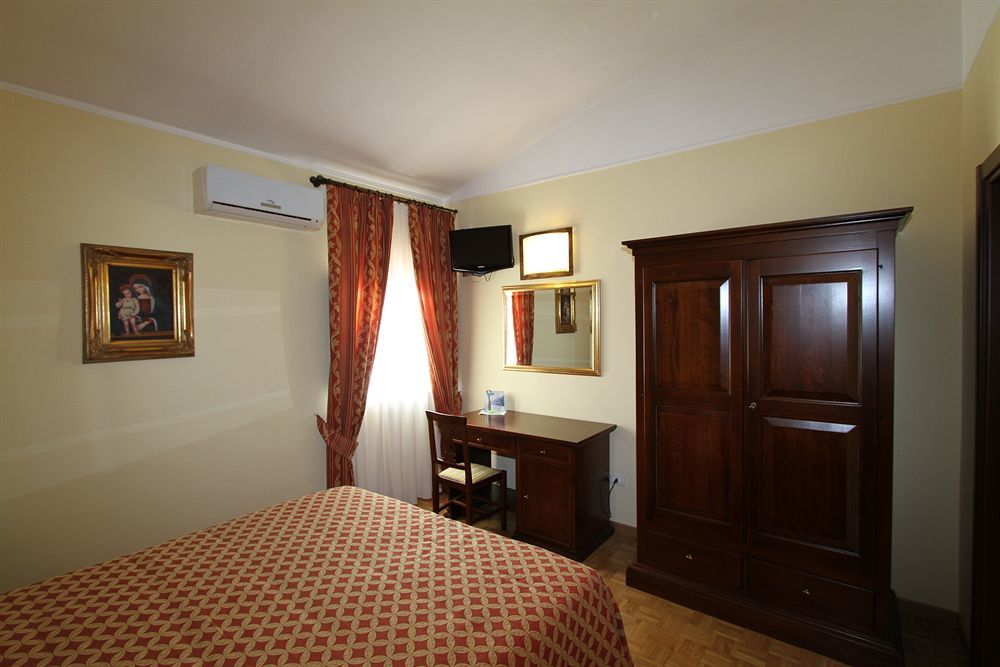 Hotel La Vecchia Fattoria à Loreto Extérieur photo