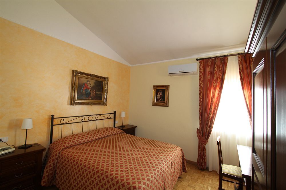 Hotel La Vecchia Fattoria à Loreto Extérieur photo
