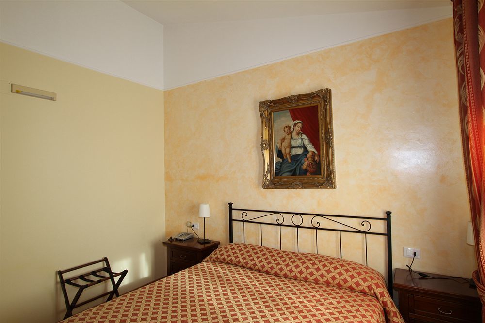 Hotel La Vecchia Fattoria à Loreto Extérieur photo
