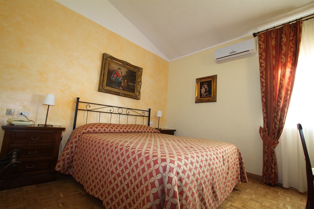 Hotel La Vecchia Fattoria à Loreto Extérieur photo