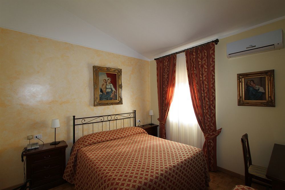Hotel La Vecchia Fattoria à Loreto Extérieur photo